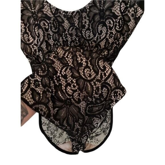 Express Lace Bodysuit - Picture 5 of 5